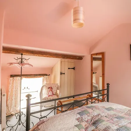 Honey Bee בית נופש סקארבורו